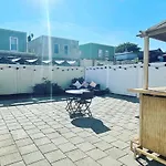 Newly Renovated One Bedroom Apartment !