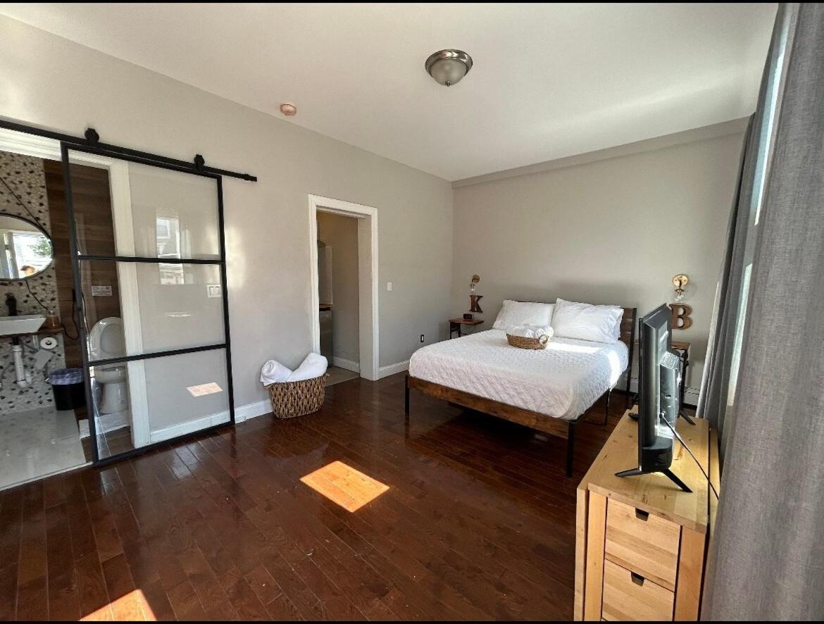 Newly Renovated One Bedroom ! Apartment