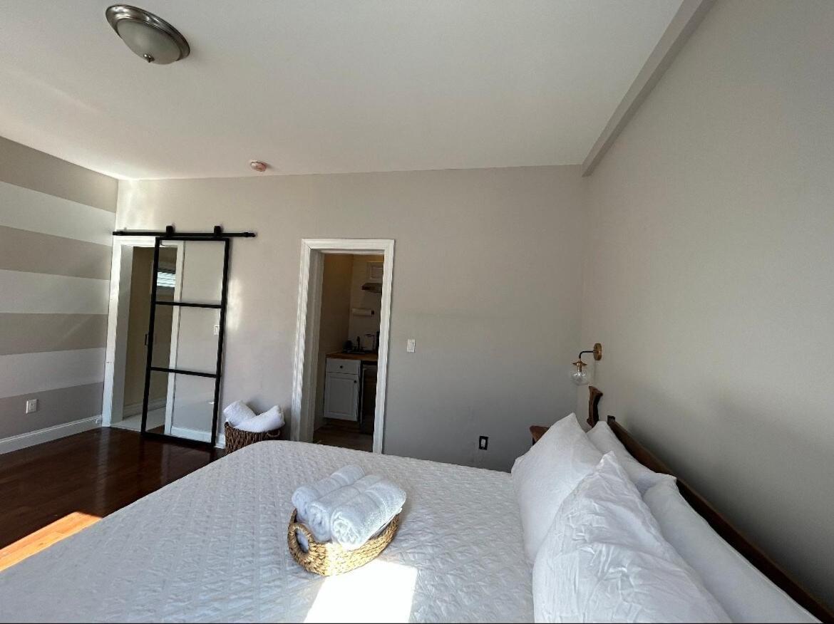 Apartment Newly Renovated One Bedroom ! New York