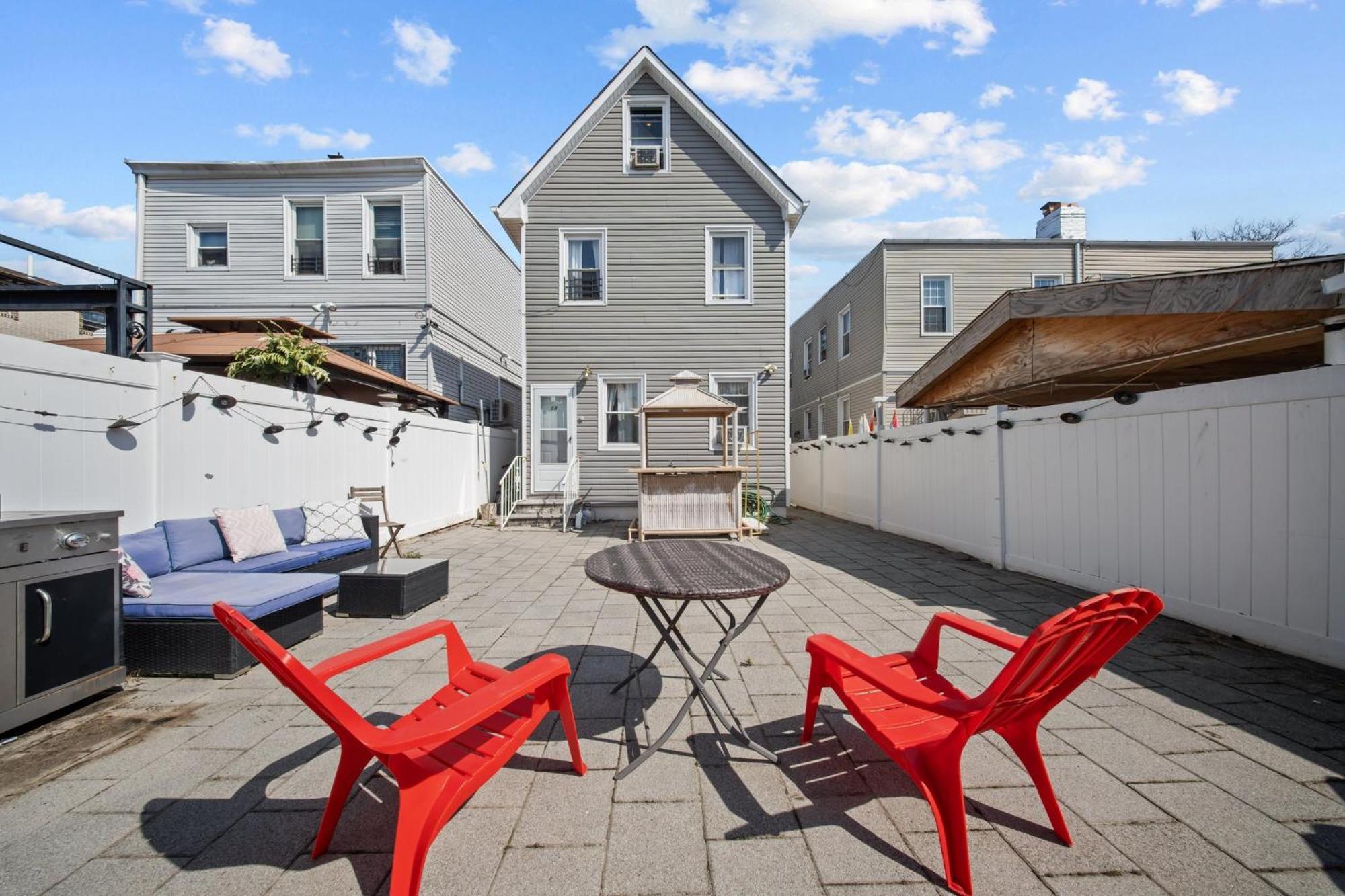 Newly Renovated One Bedroom ! *
